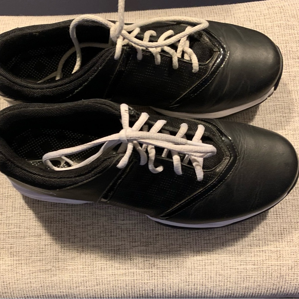 Nike Woman’s Black Golf Shoes SZ 6.5